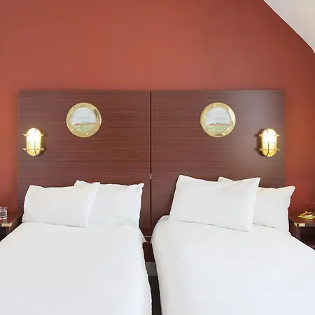 Les Gens De By Popinns Hotel